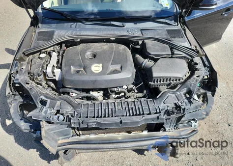 2015 Volvo S60 Premier z USA, uszkodzony, nr VIN YV140MFK5F1345989